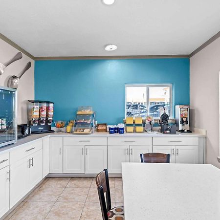 Days Inn By Wyndham Gainesville Esterno foto