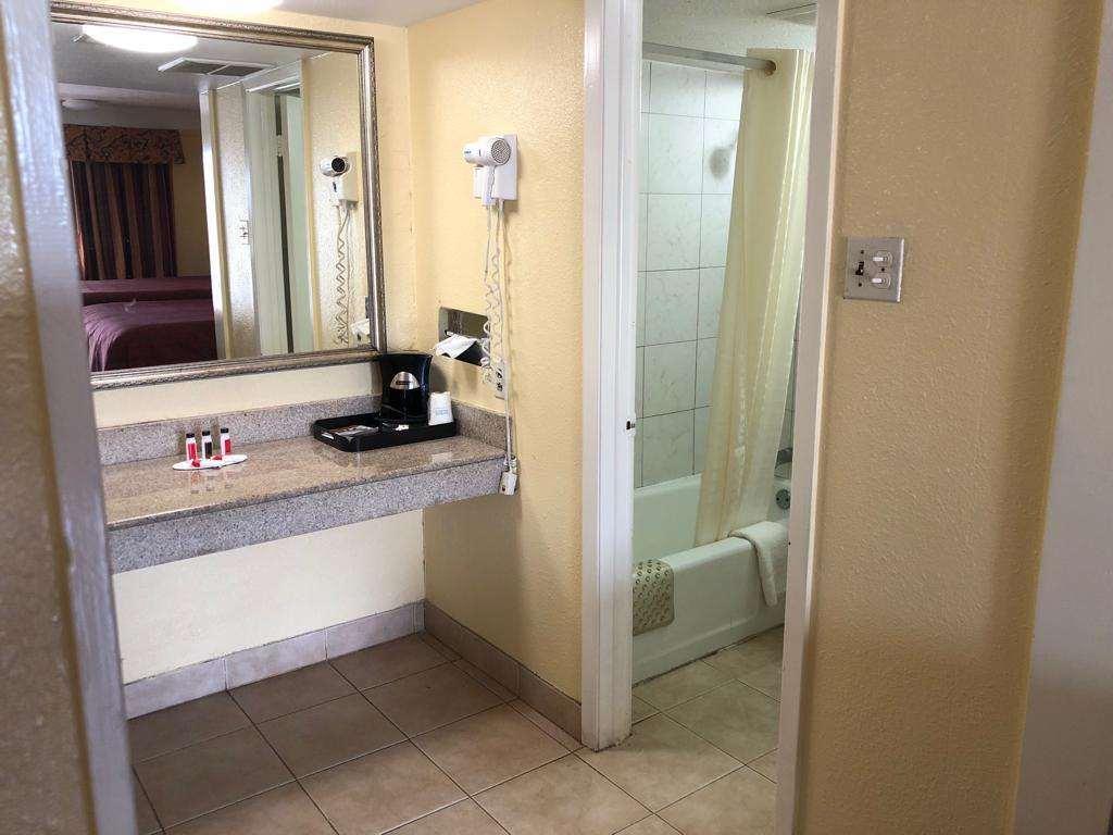 Days Inn By Wyndham Gainesville Esterno foto