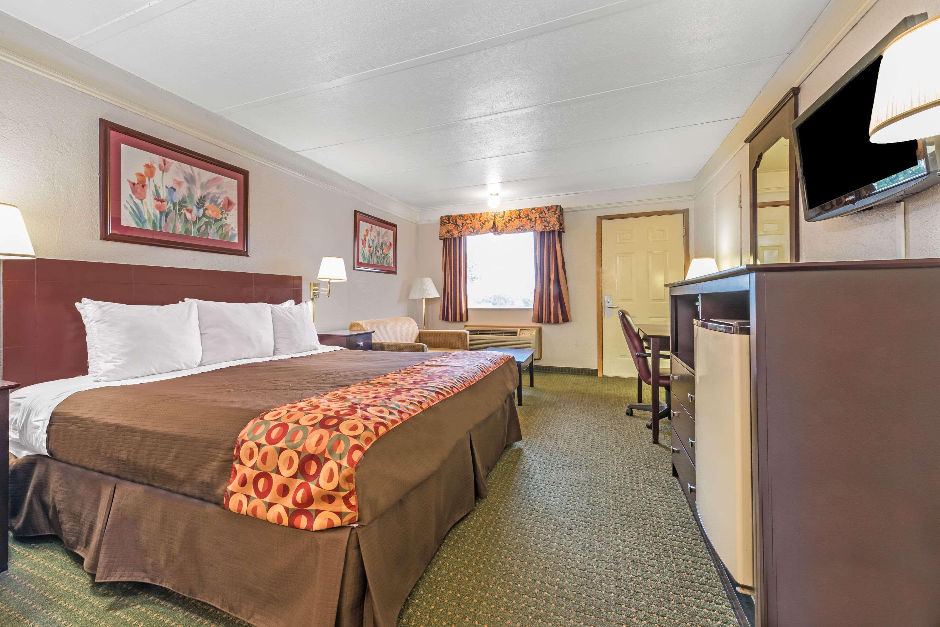 Days Inn By Wyndham Gainesville Esterno foto