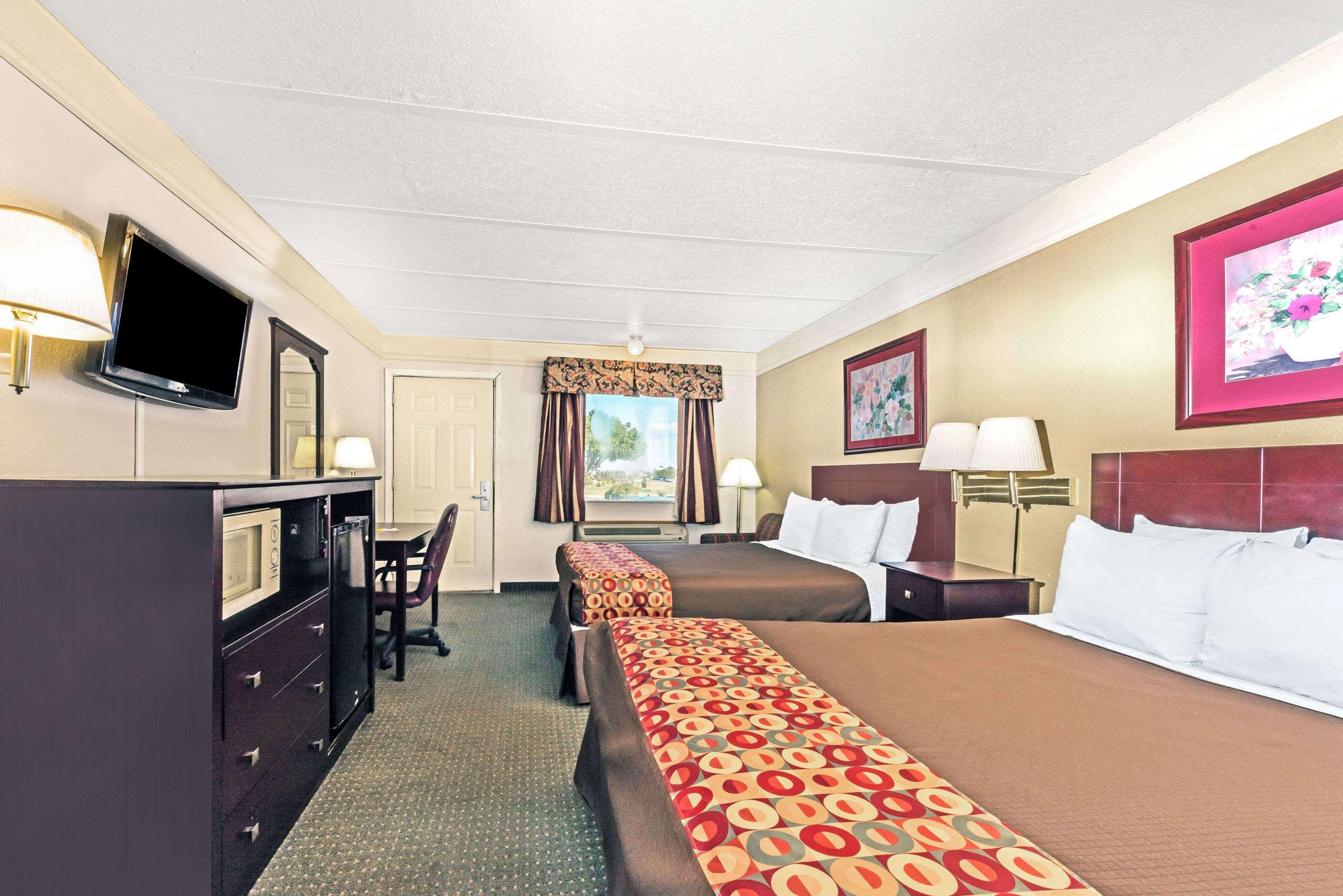 Days Inn By Wyndham Gainesville Esterno foto