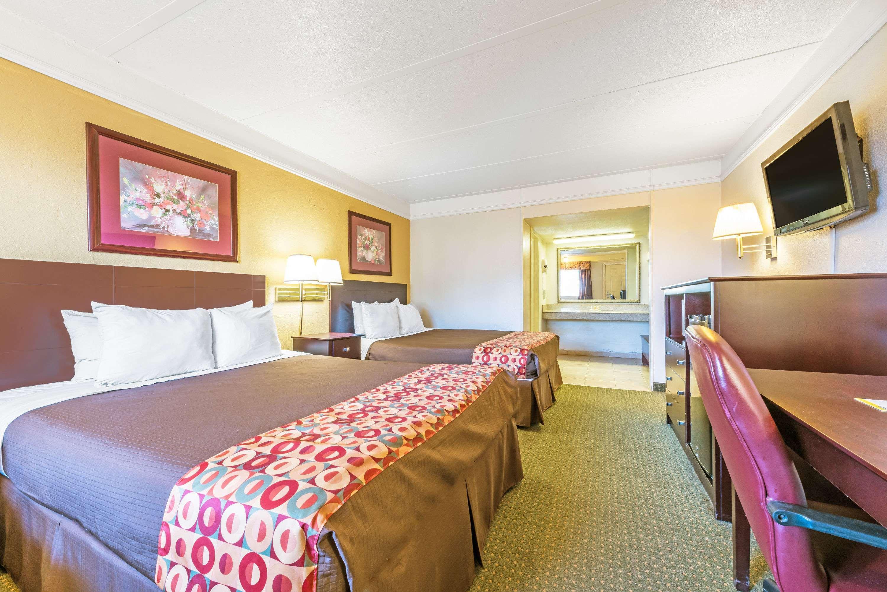 Days Inn By Wyndham Gainesville Esterno foto