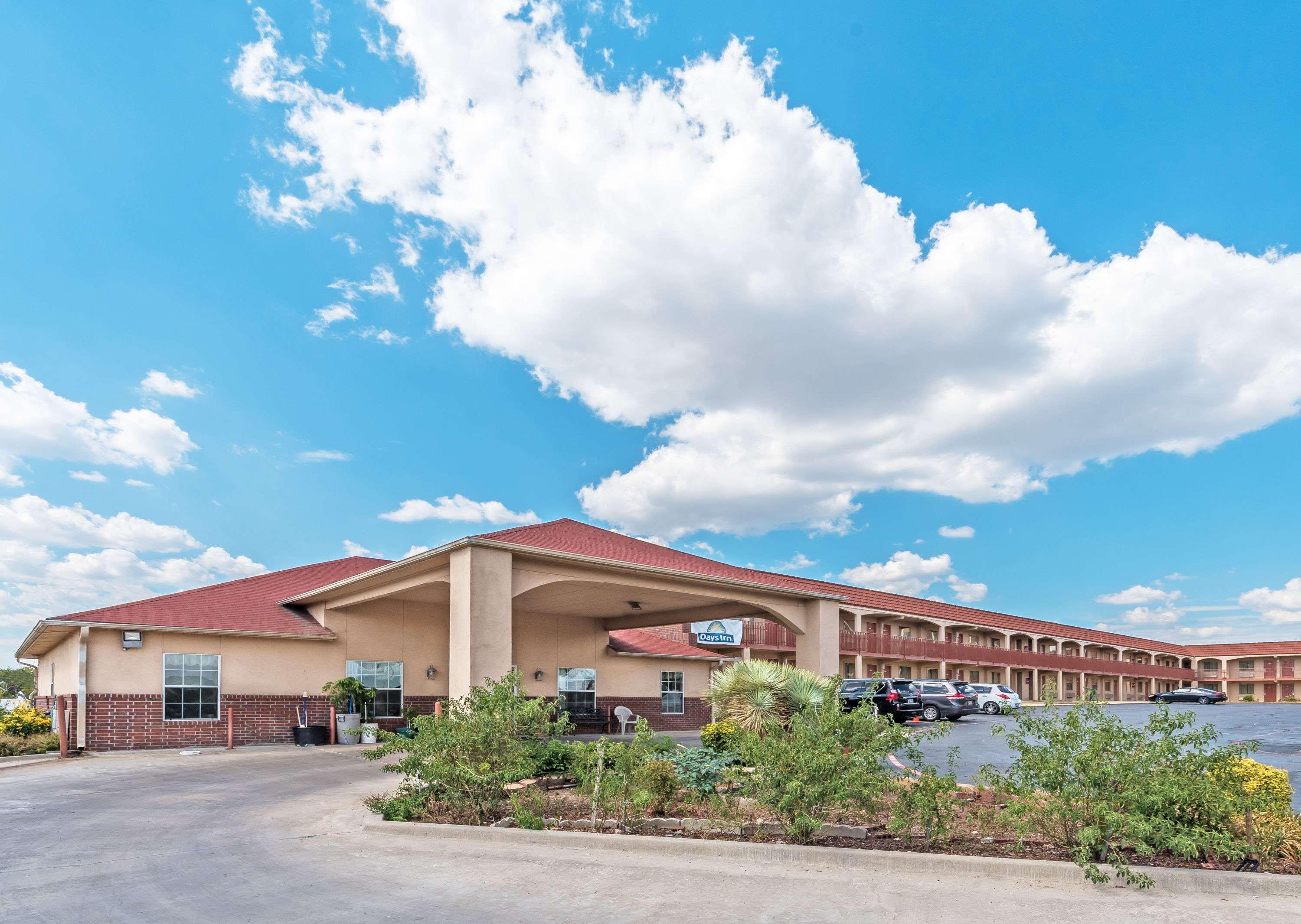 Days Inn By Wyndham Gainesville Esterno foto