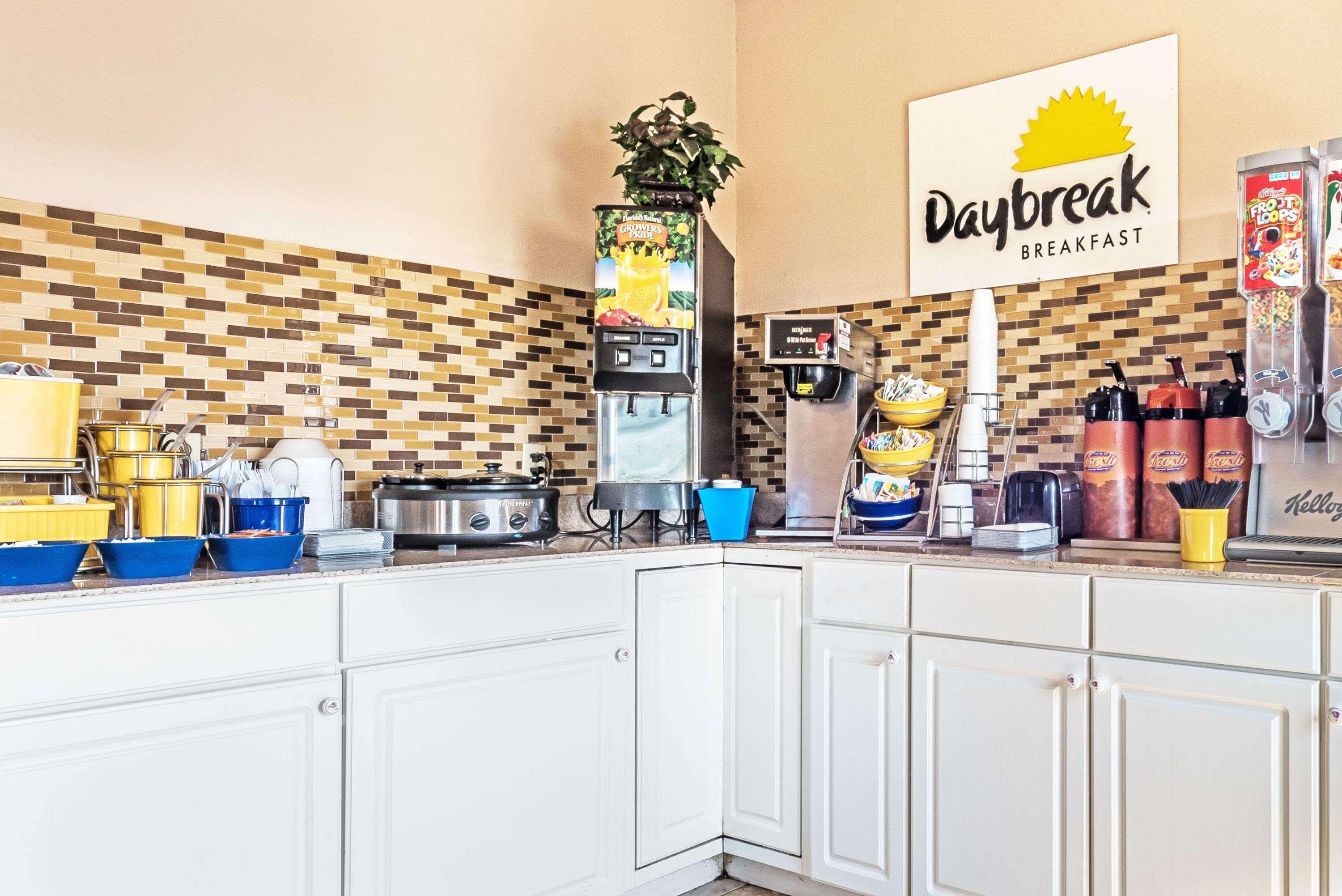 Days Inn By Wyndham Gainesville Esterno foto