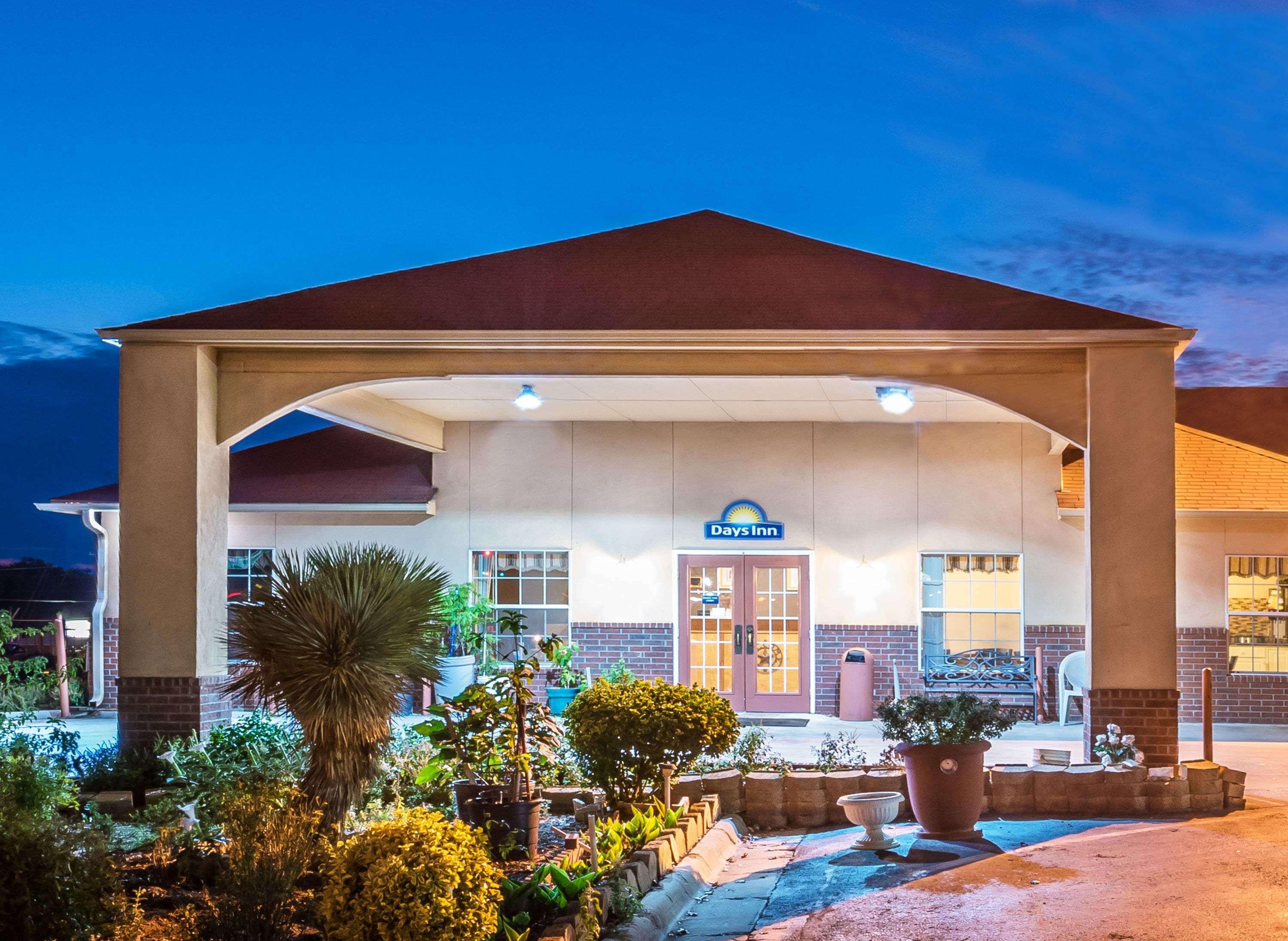 Days Inn By Wyndham Gainesville Esterno foto