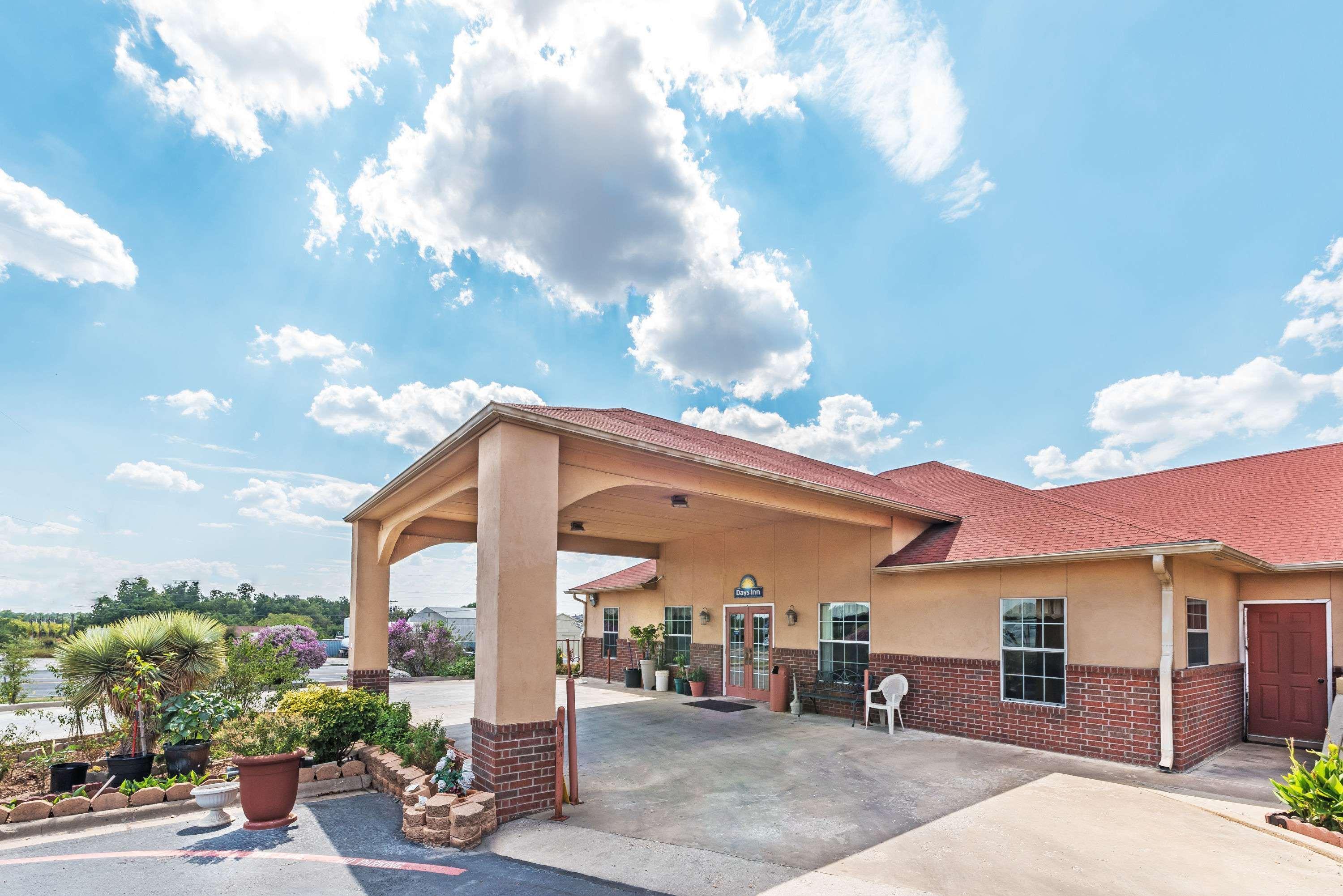 Days Inn By Wyndham Gainesville Esterno foto