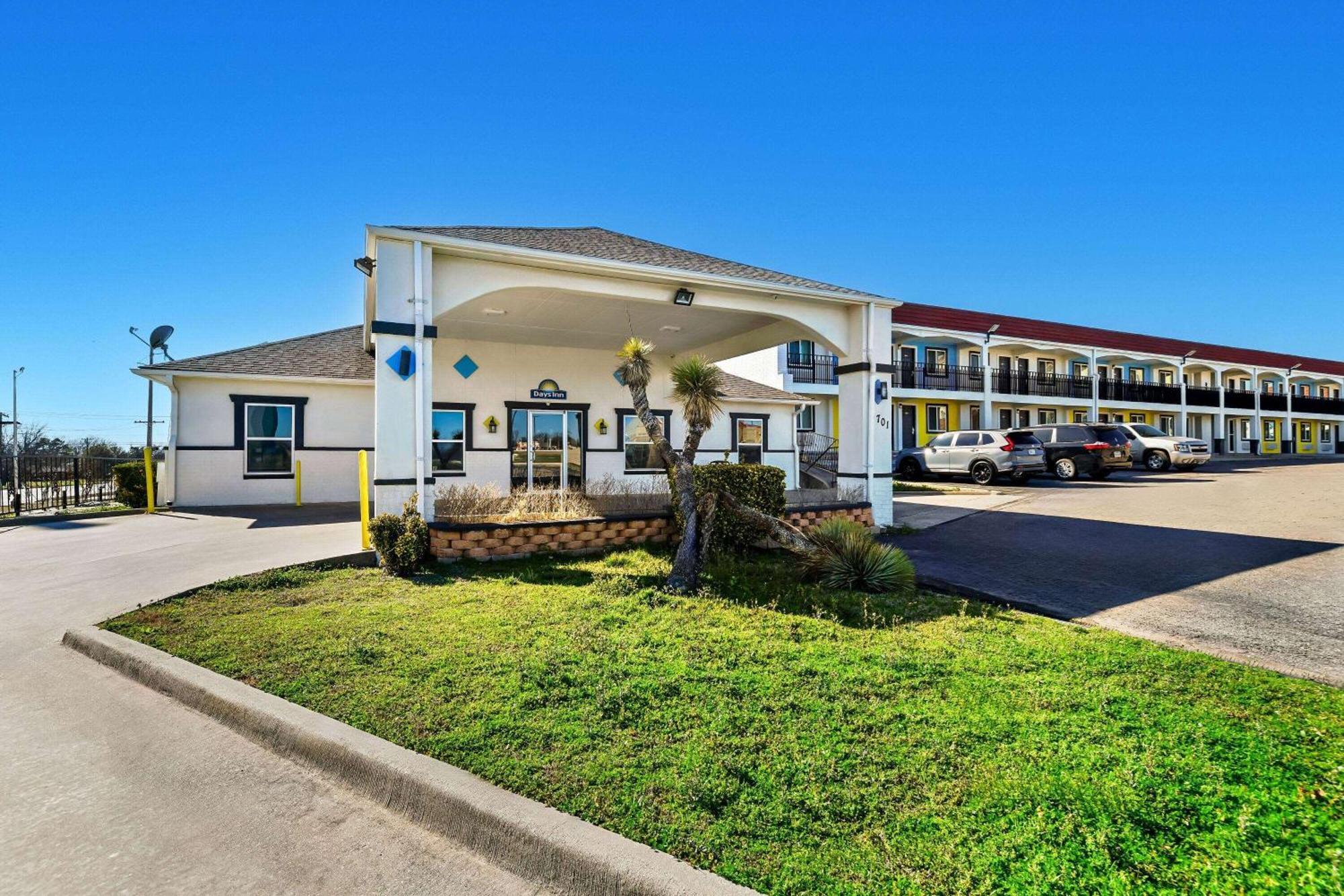 Days Inn By Wyndham Gainesville Esterno foto