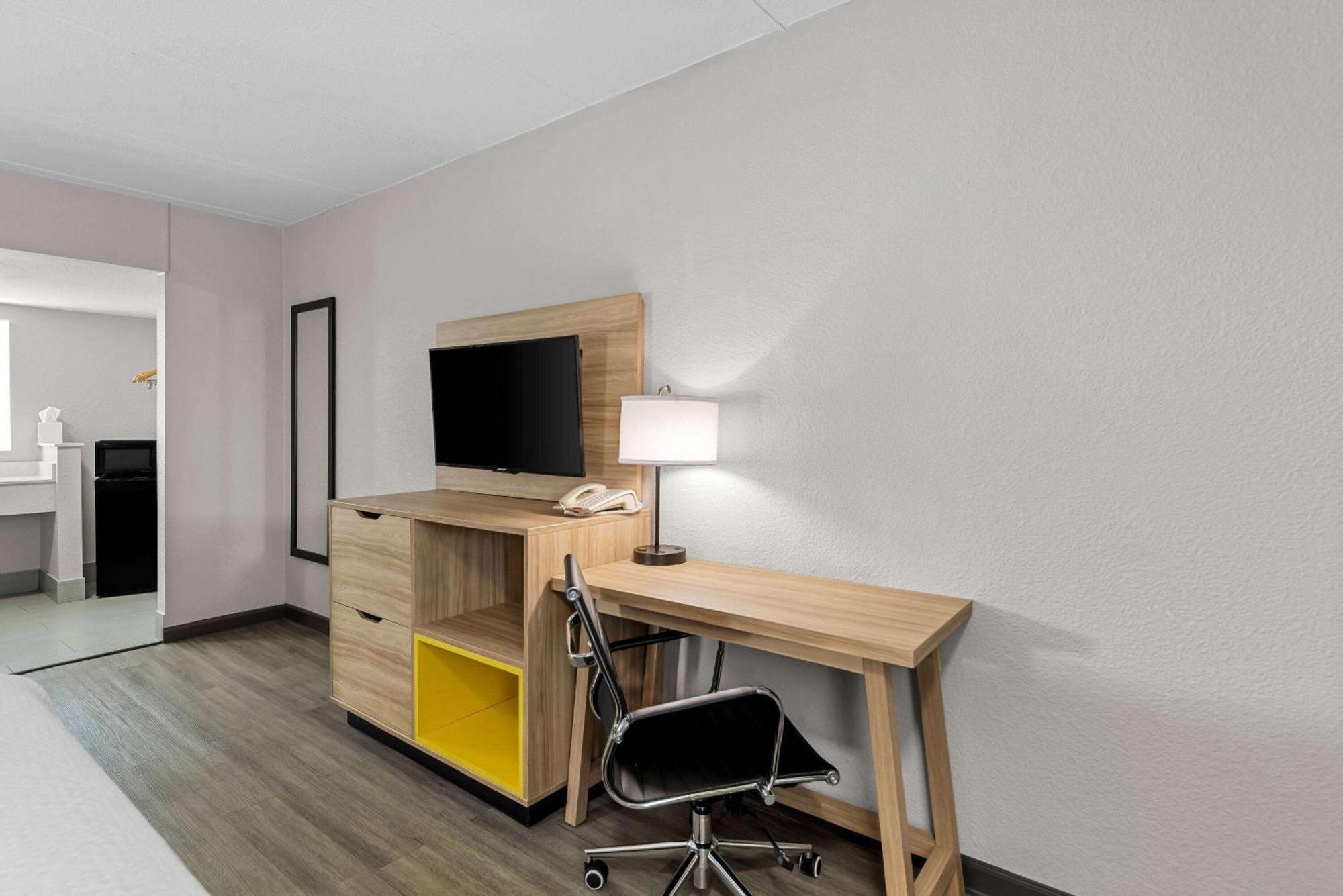 Days Inn By Wyndham Gainesville Esterno foto