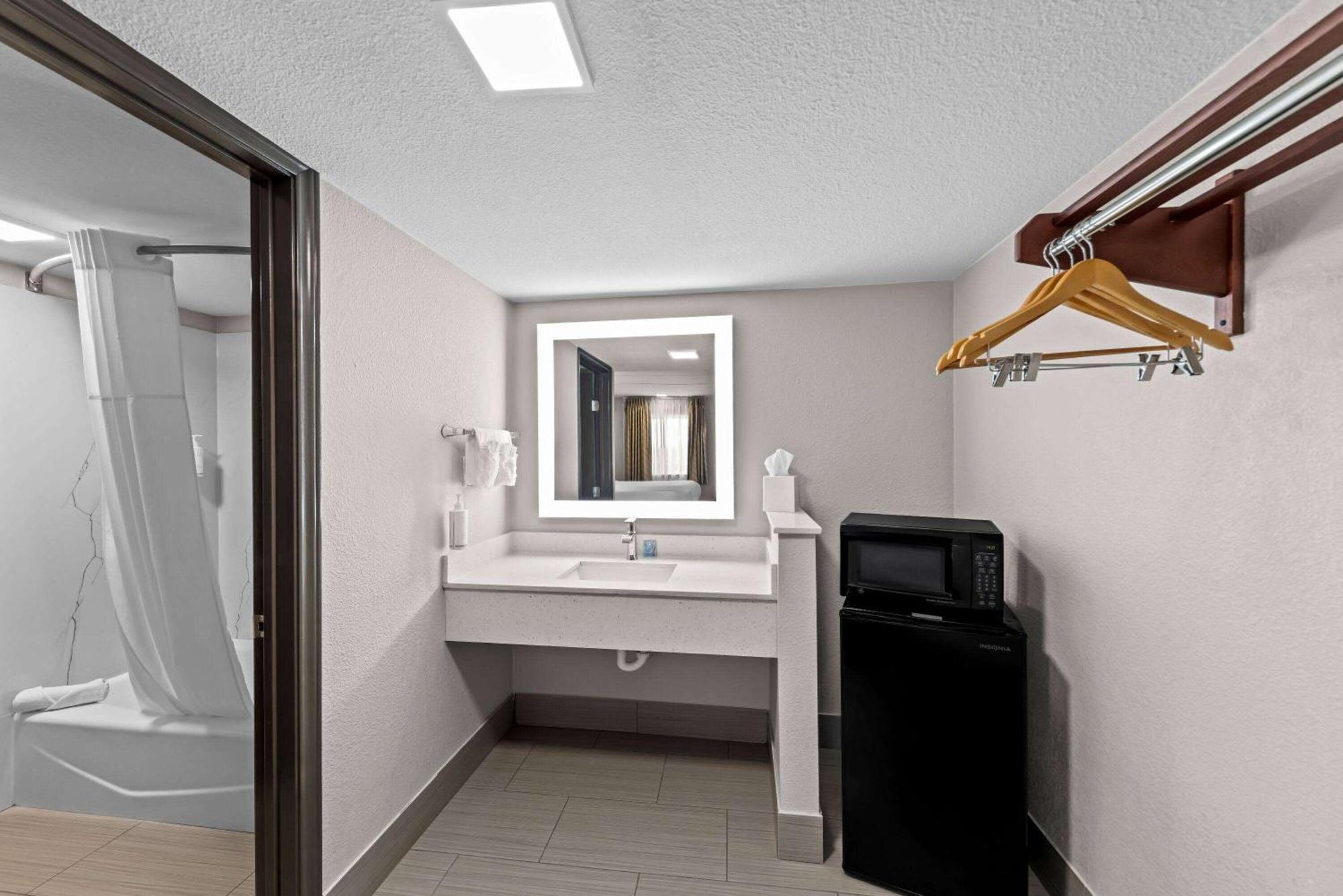 Days Inn By Wyndham Gainesville Esterno foto