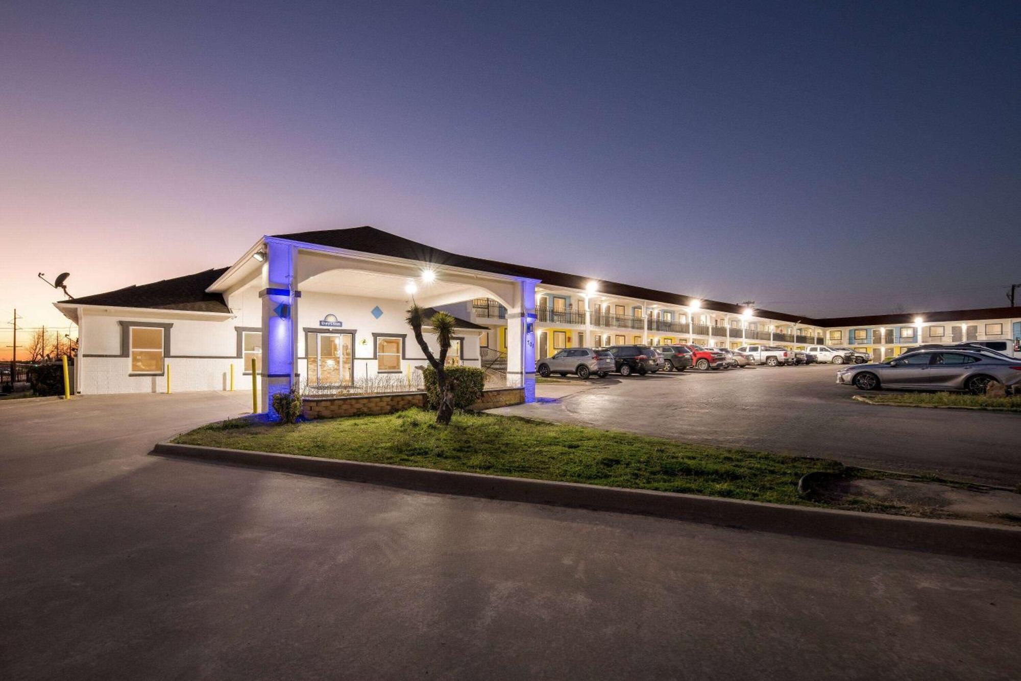Days Inn By Wyndham Gainesville Esterno foto