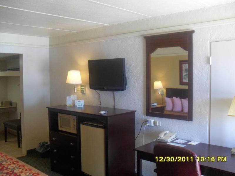 Days Inn By Wyndham Gainesville Esterno foto