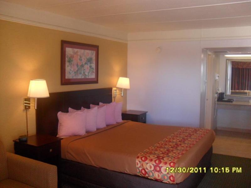 Days Inn By Wyndham Gainesville Esterno foto