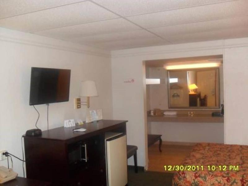 Days Inn By Wyndham Gainesville Esterno foto